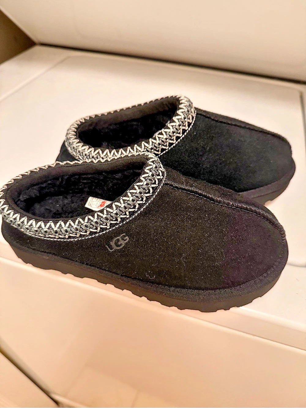 Nee UGG Black tasman Slippers US 5